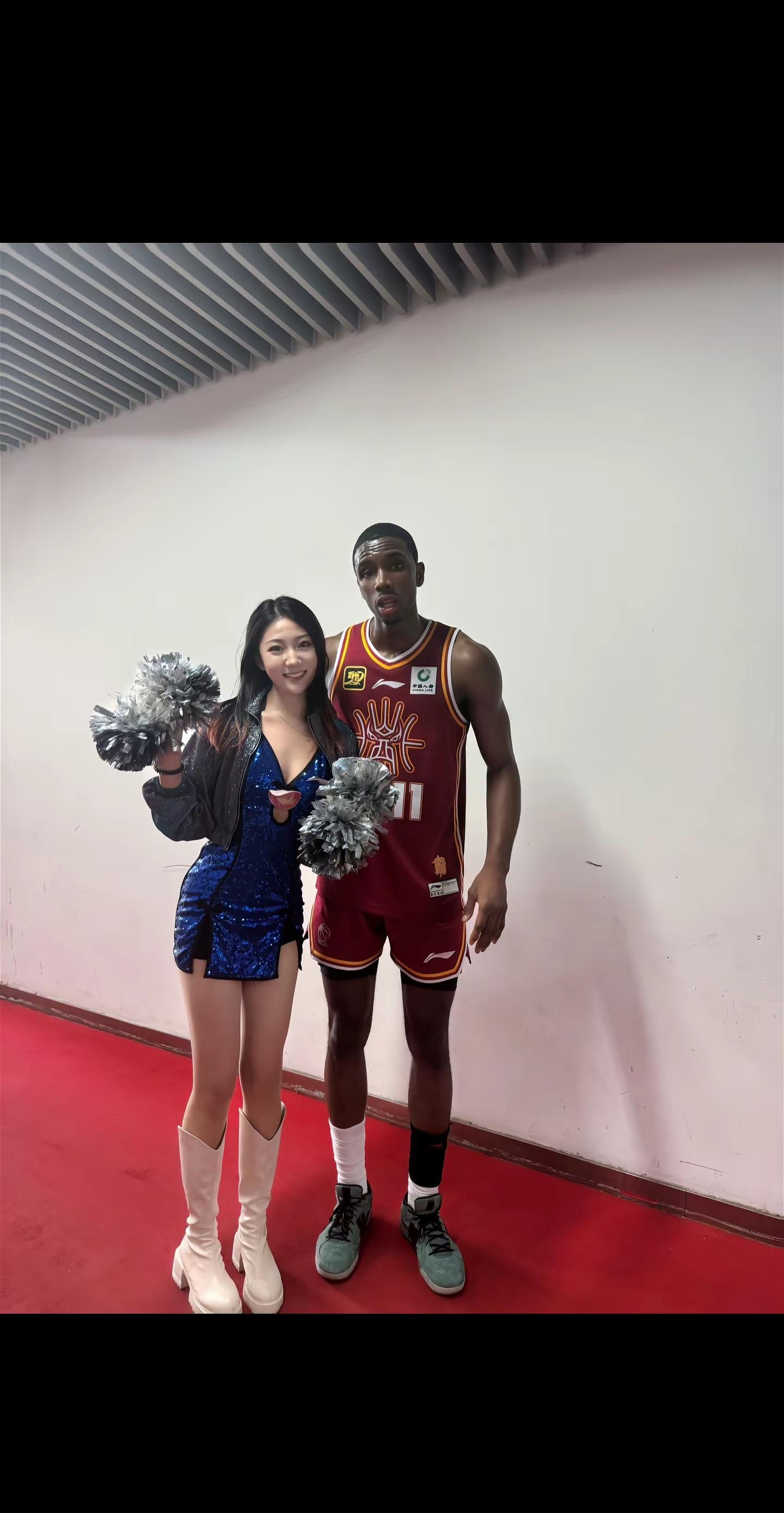 今晨全明星赛焦点战,尤文图斯完成体检,更衣室稳定,阵容厚度经受考验(尤文图斯vs巴塞罗那) 今晨全明星赛焦点战,尤文图斯完成体检,更衣室稳定,阵容厚度经受考验(尤文图斯vs巴塞罗那)